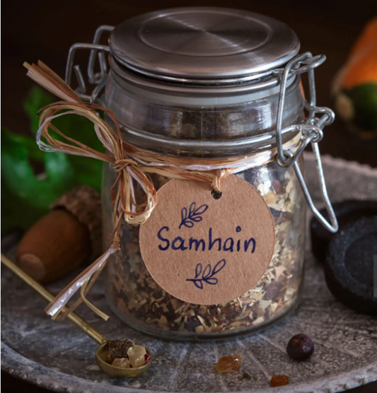 Samhain season: ancestral connection rituals (no fear, all respect)